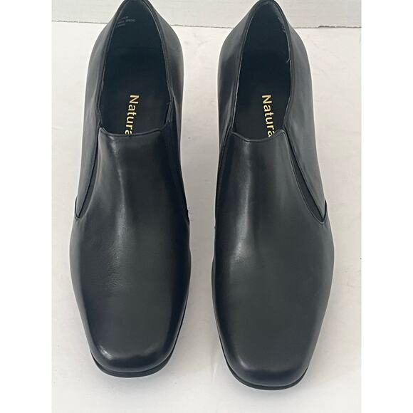 Women's Naturalizer Black Leather Ankle Bootie Triangle Shaped Heel Boot Size 6 - Picture 2 of 10